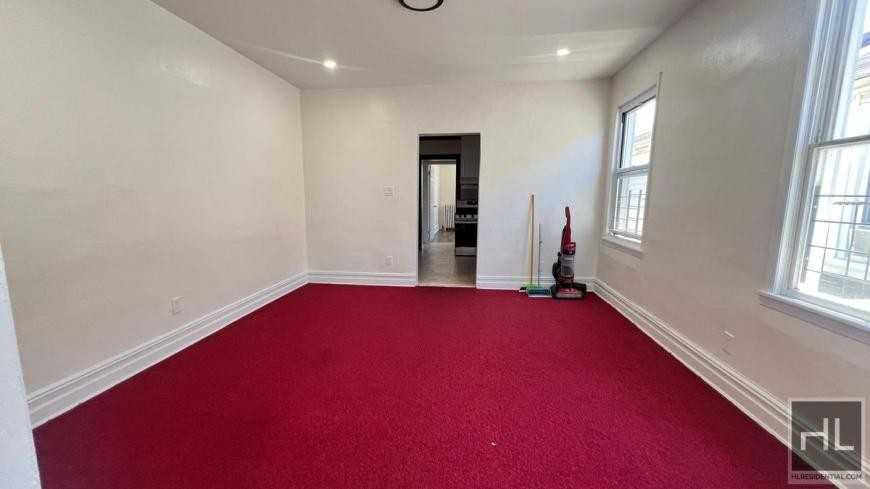 1409 E 48th St - Photo 5 of 10
