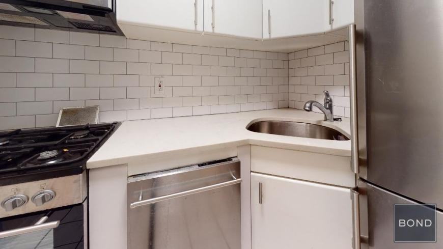 216 E 85th St - Photo 3 of 5