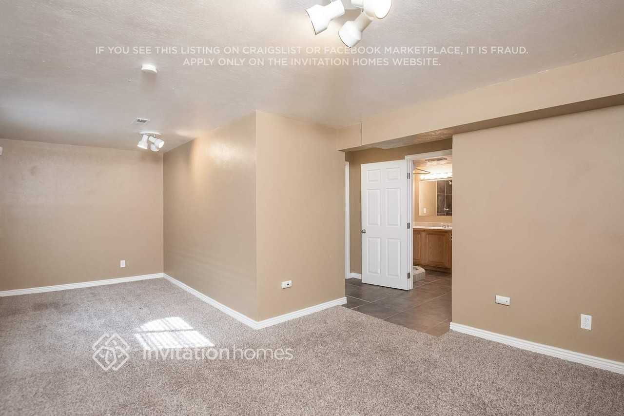 5004 S Richfield Cir - Photo 6 of 21