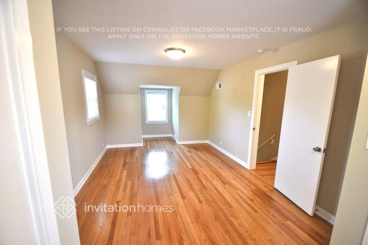 9852 Schiller Blvd - Photo 6 of 11