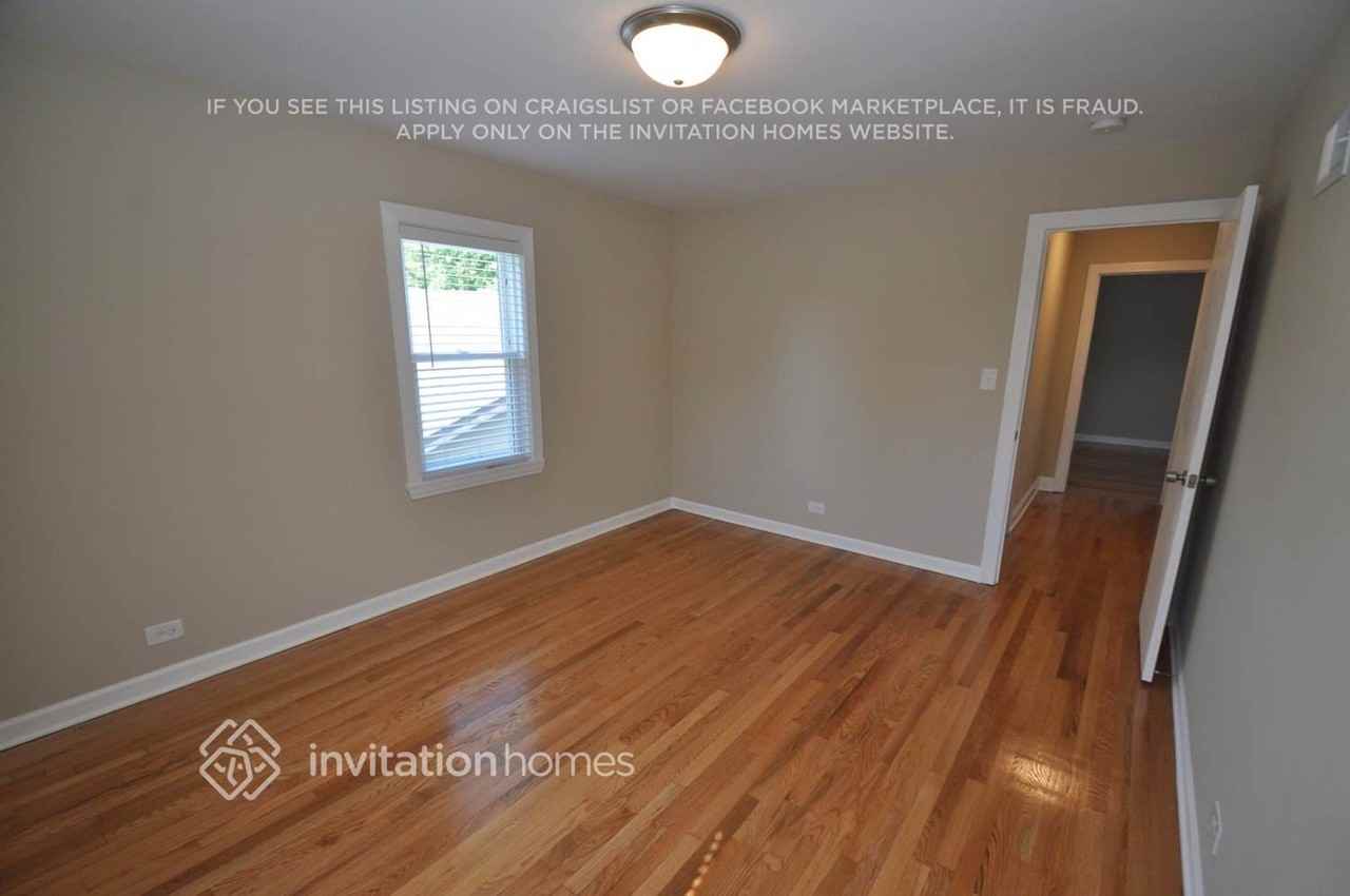 9852 Schiller Blvd - Photo 7 of 11