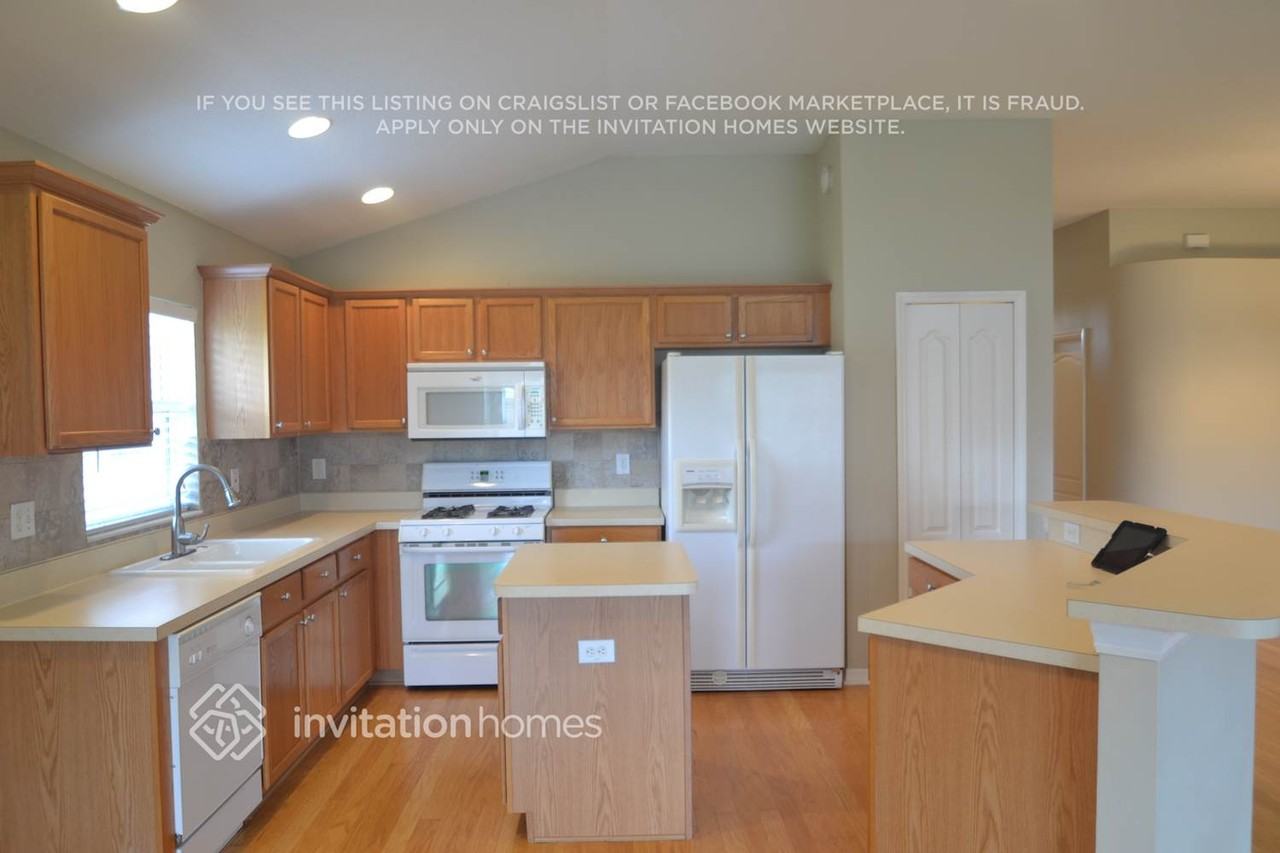 1021 Torreya Way - Photo 5 of 13