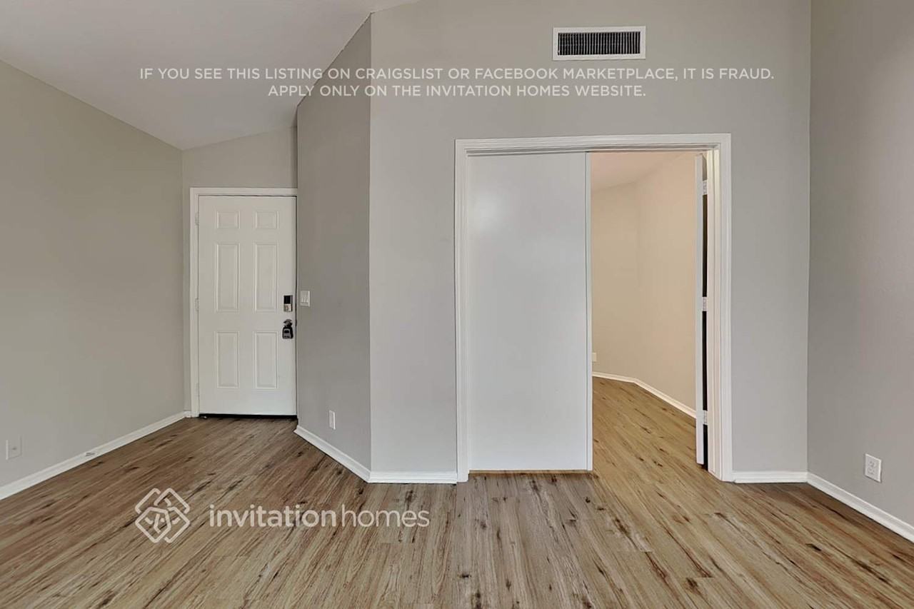 11007 N 59th Dr - Photo 4 of 18