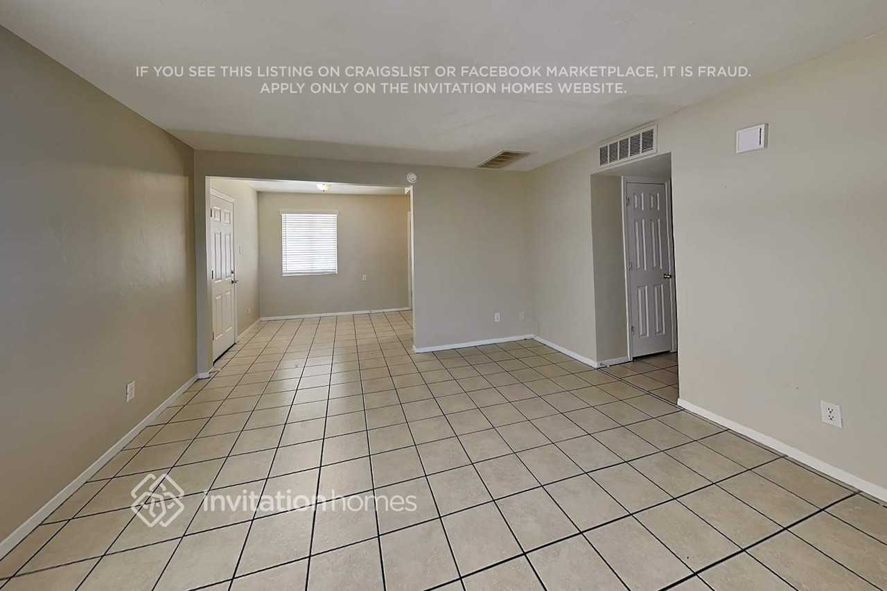 4422 S Park Dr - Photo 3 of 18