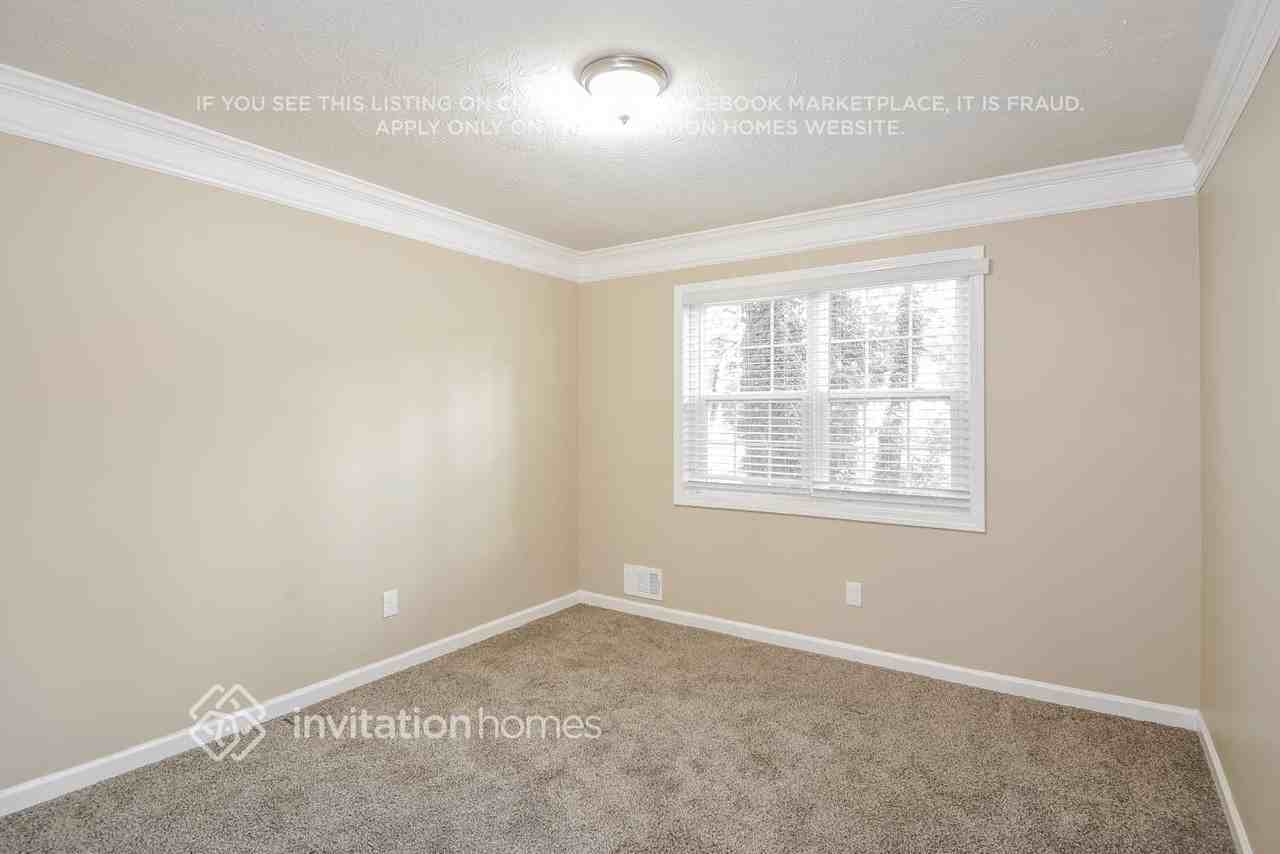 1545 Haynes Ct - Photo 3 of 19