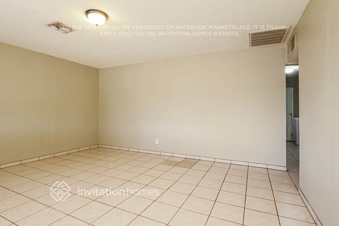 3808 W Glendale Ave - Photo 3 of 17