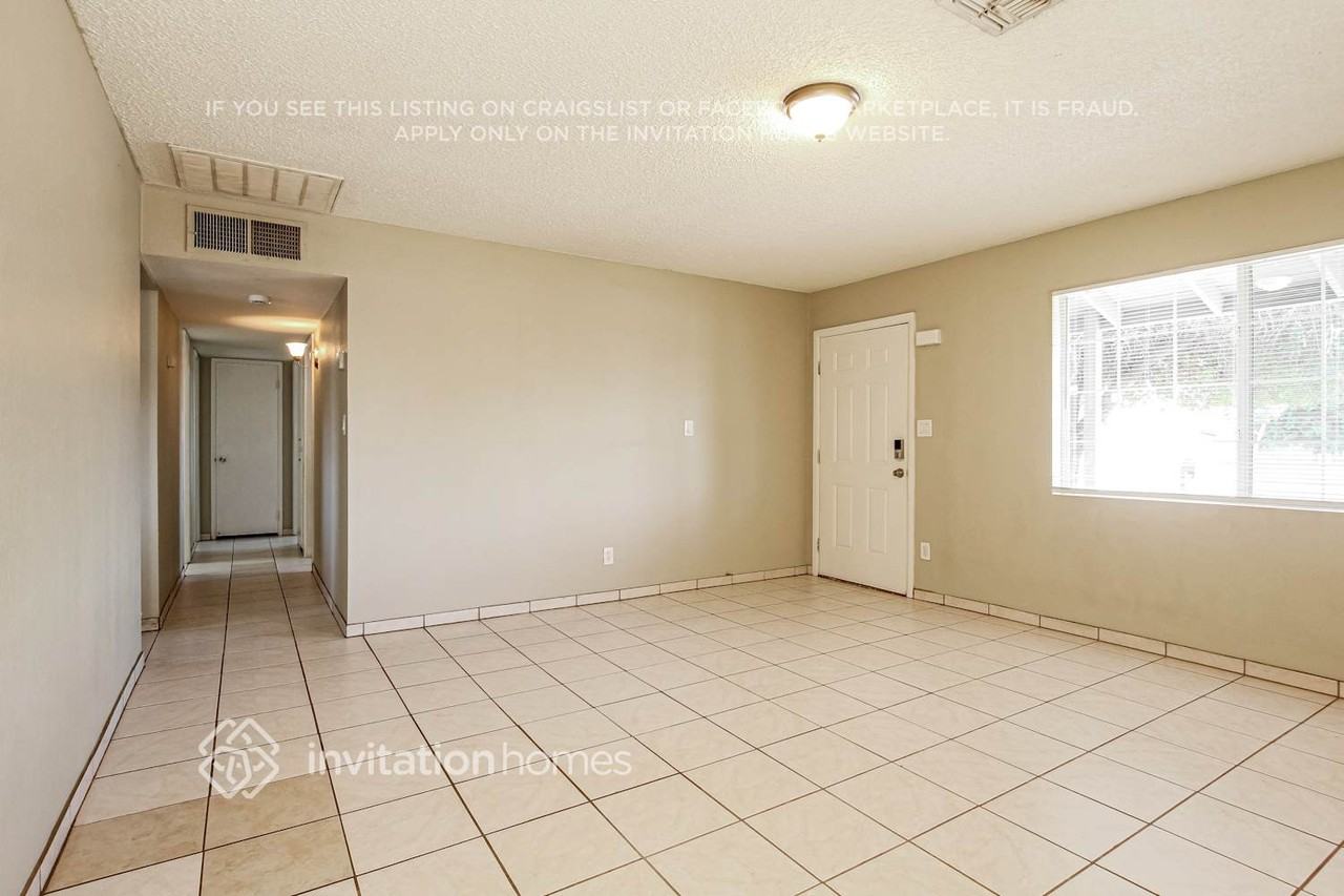 3808 W Glendale Ave - Photo 4 of 17