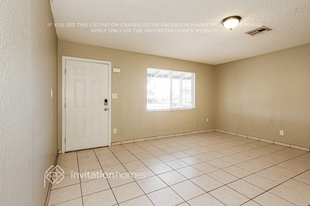 3808 W Glendale Ave - Photo 5 of 17