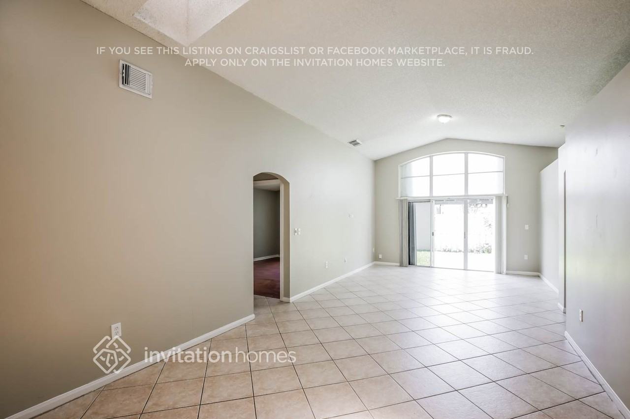 16594 Nw 7th St - Photo 4 of 17