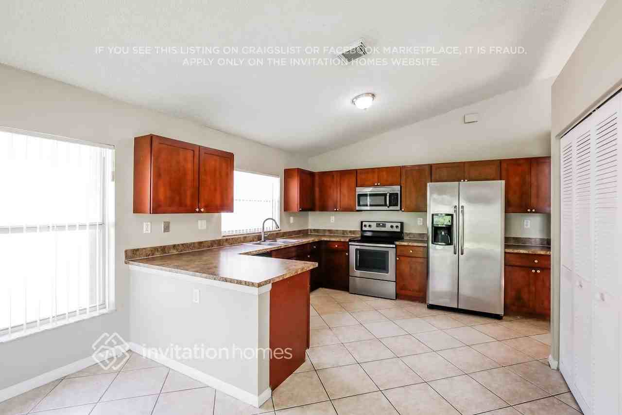 16594 Nw 7th St - Photo 5 of 17