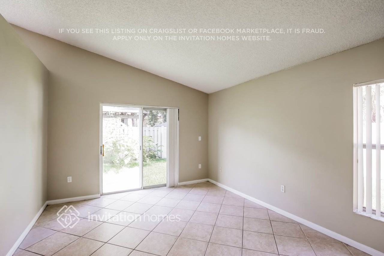 16594 Nw 7th St - Photo 7 of 17