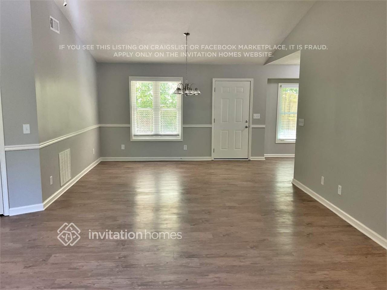 303 Park Sq - Photo 4 of 18