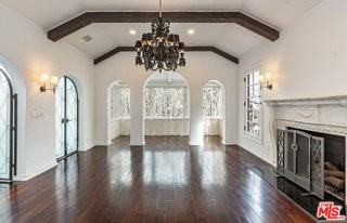 1467 N Kings Rd - Photo 3 of 8