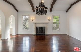 1467 N Kings Rd - Photo 4 of 8
