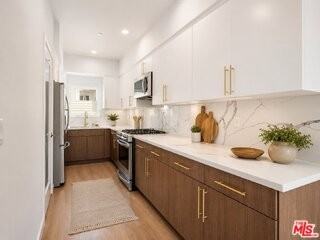 2115 1/2 N Beachwood Dr - Photo 4 of 8