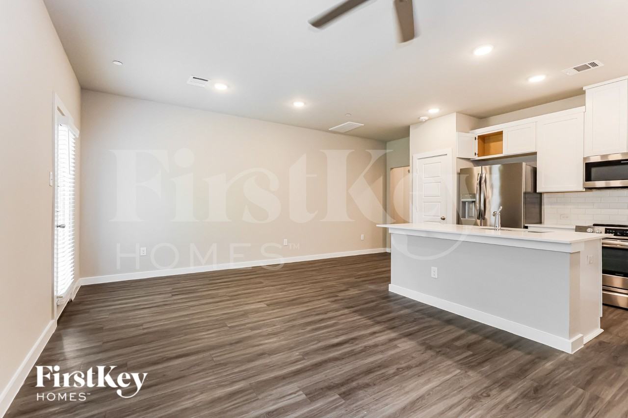 305 N Centro Cir - Photo 5 of 19