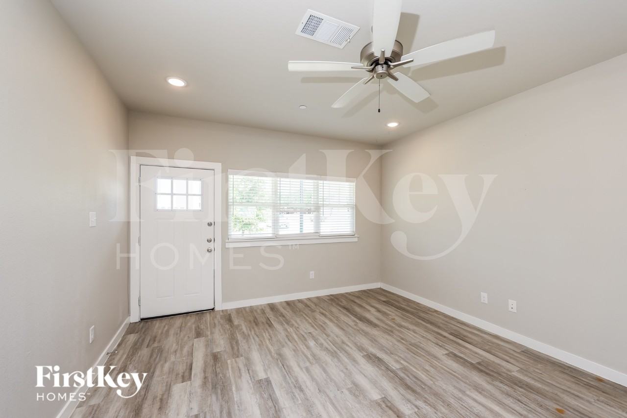 622 Ava Trl - Photo 3 of 19