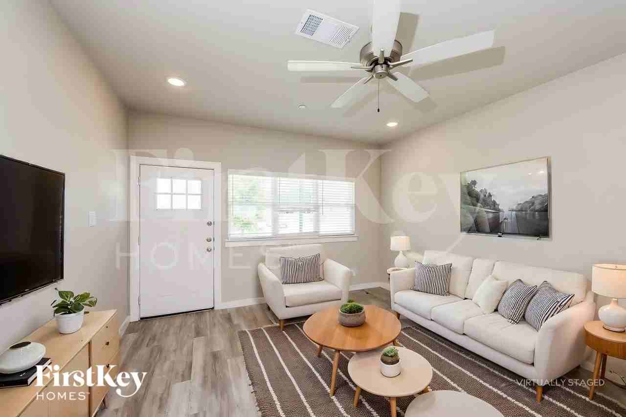 622 Ava Trl - Photo 4 of 19