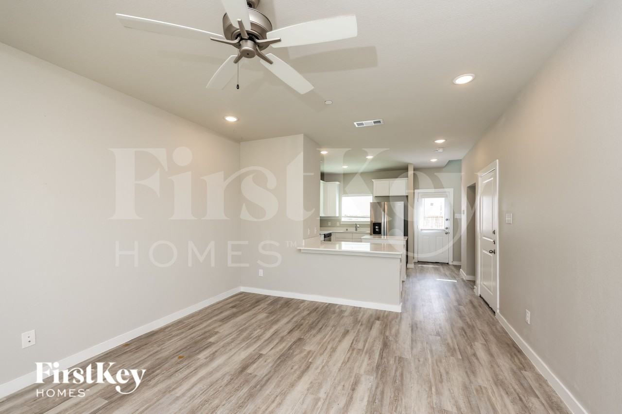 622 Ava Trl - Photo 5 of 19