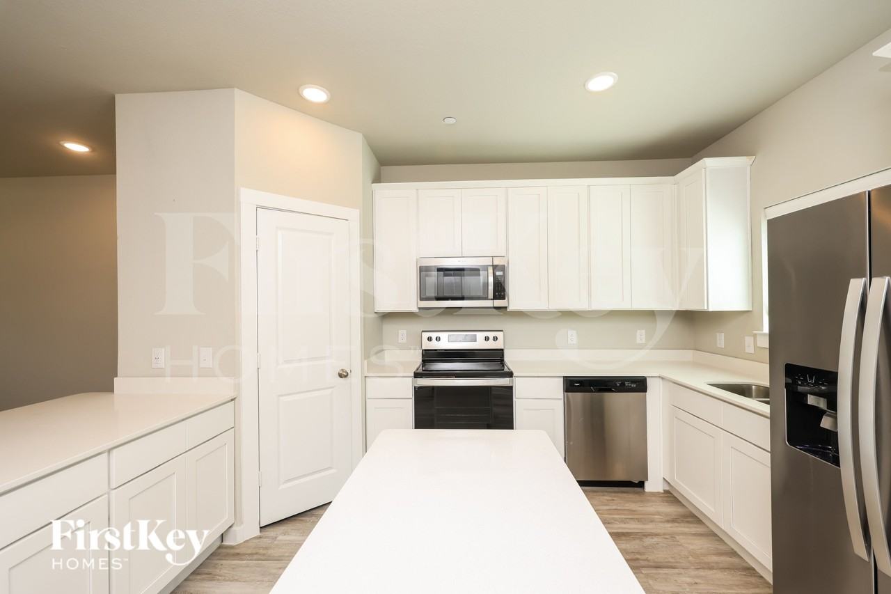 622 Ava Trl - Photo 7 of 19