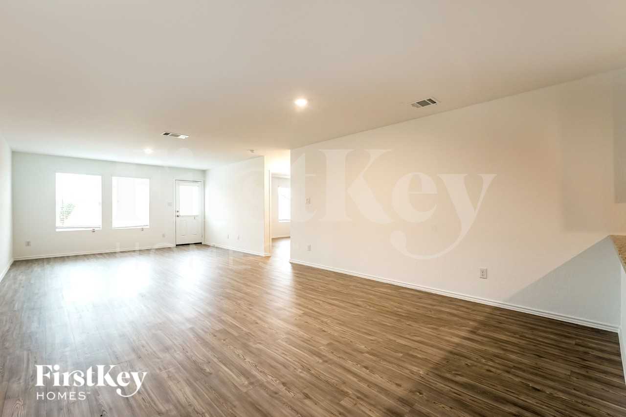 14810 Dillard Ml - Photo 4 of 15