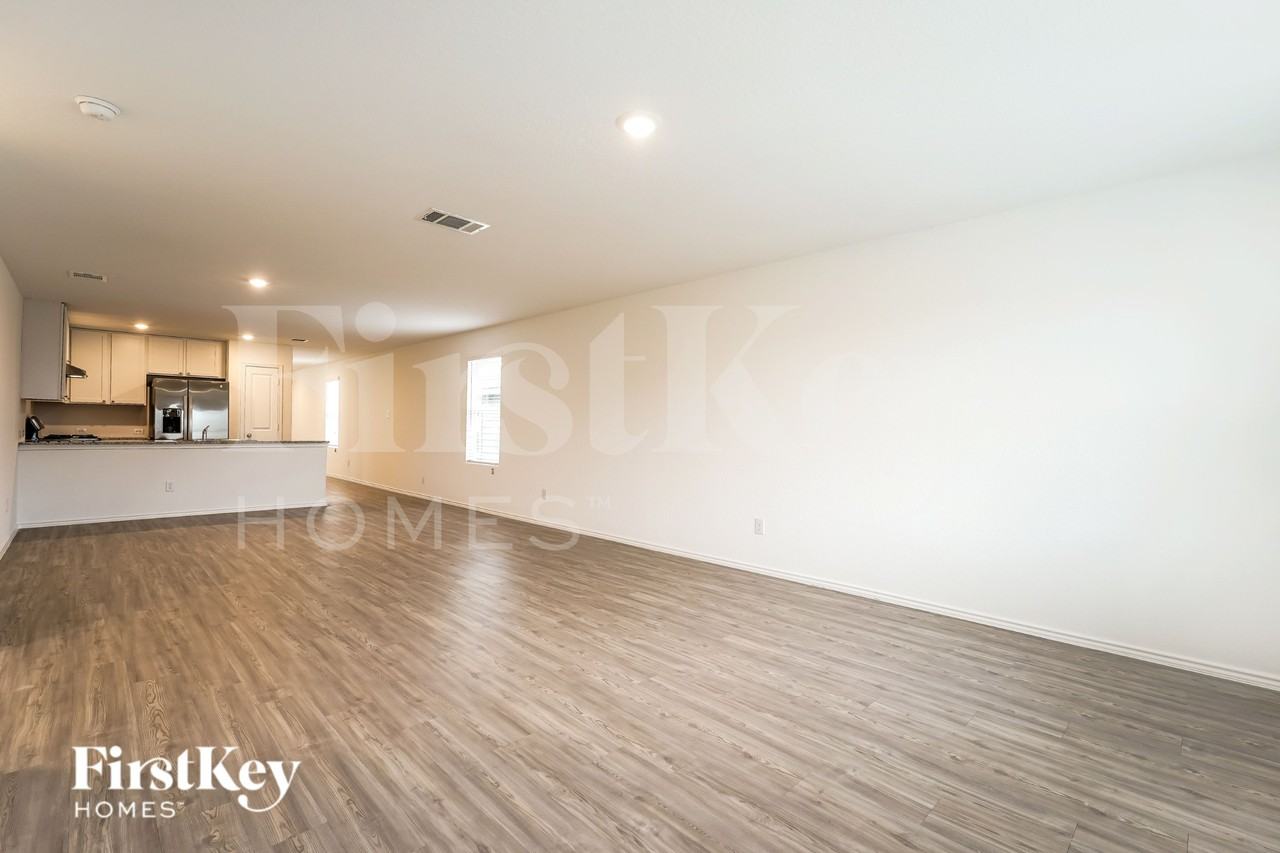 14810 Dillard Ml - Photo 5 of 15