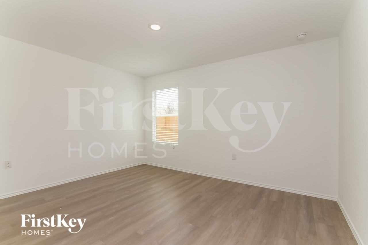 4530 Emma Way - Photo 7 of 15