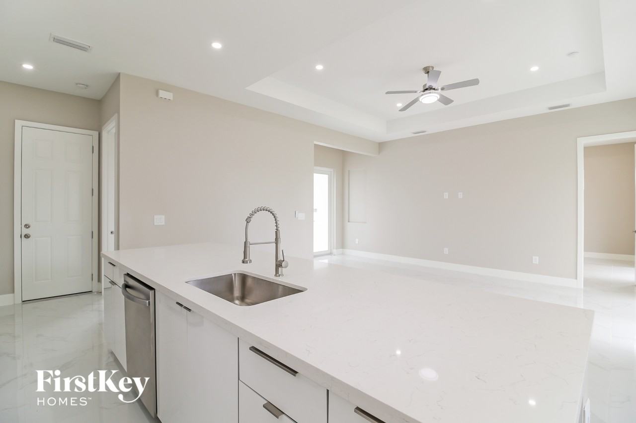 3305 26th St Sw - Photo 5 of 15