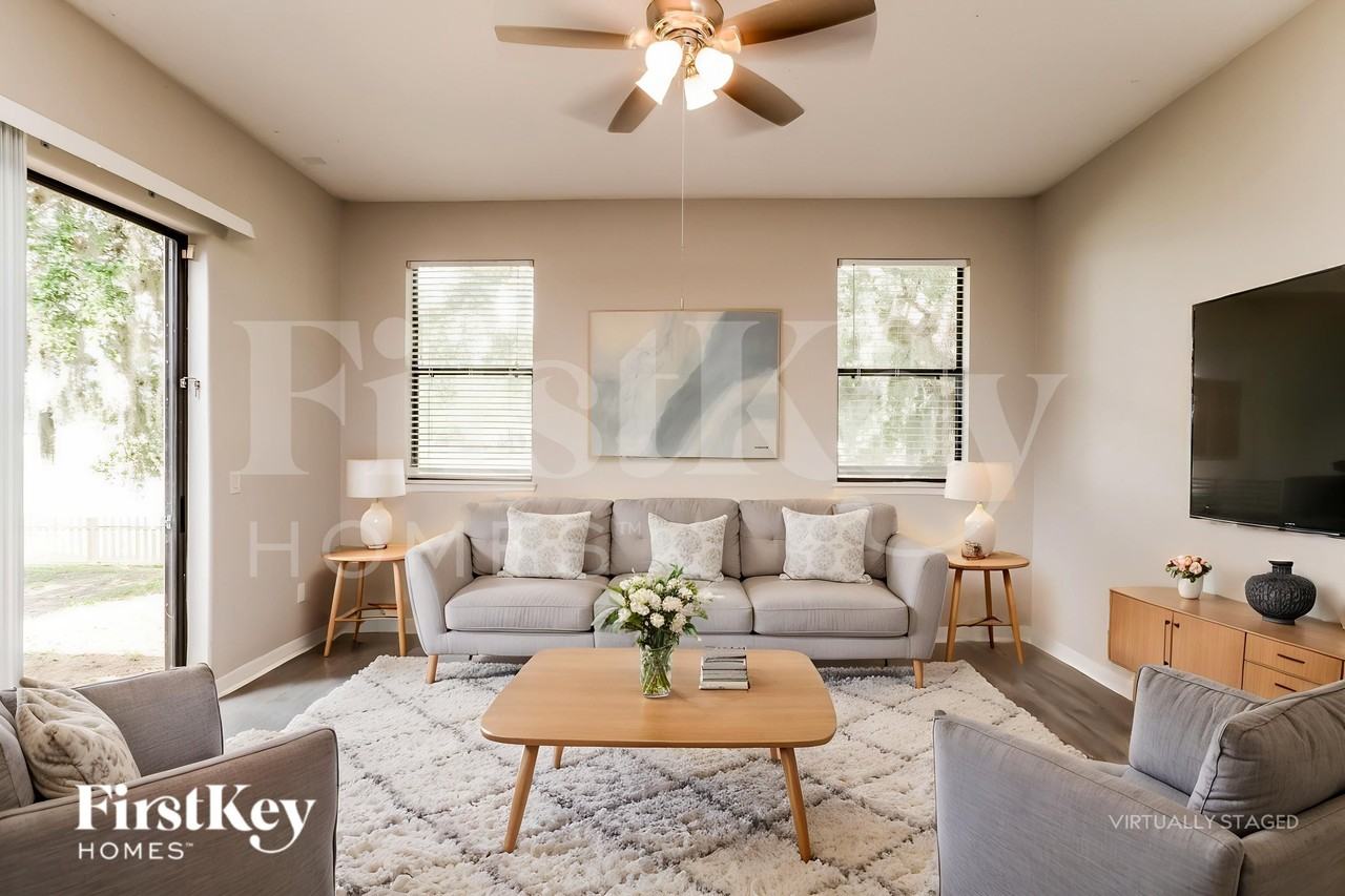 1521 Clapton Dr - Photo 4 of 19