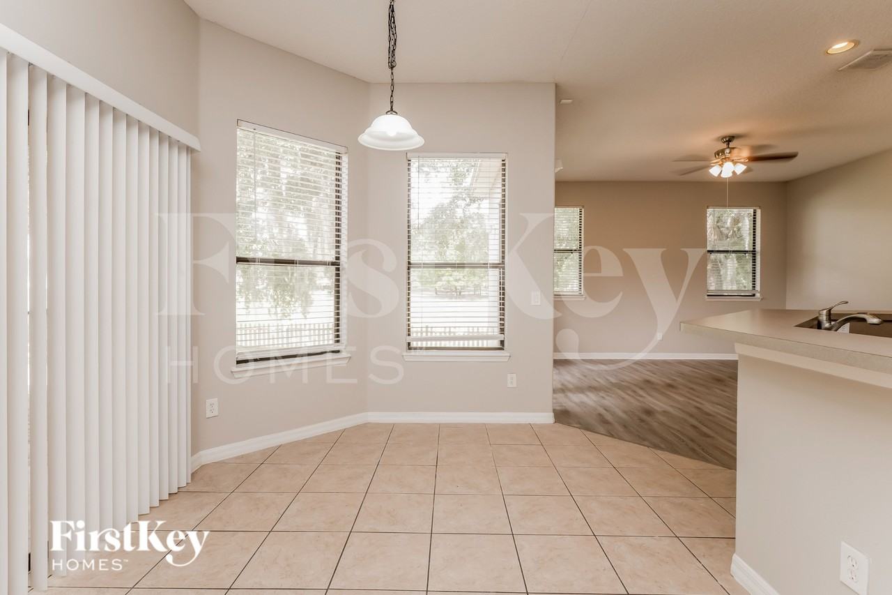 1521 Clapton Dr - Photo 5 of 19