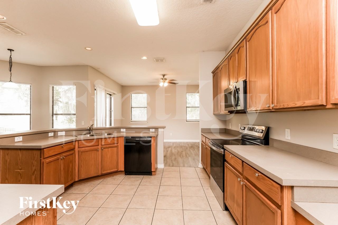 1521 Clapton Dr - Photo 7 of 19