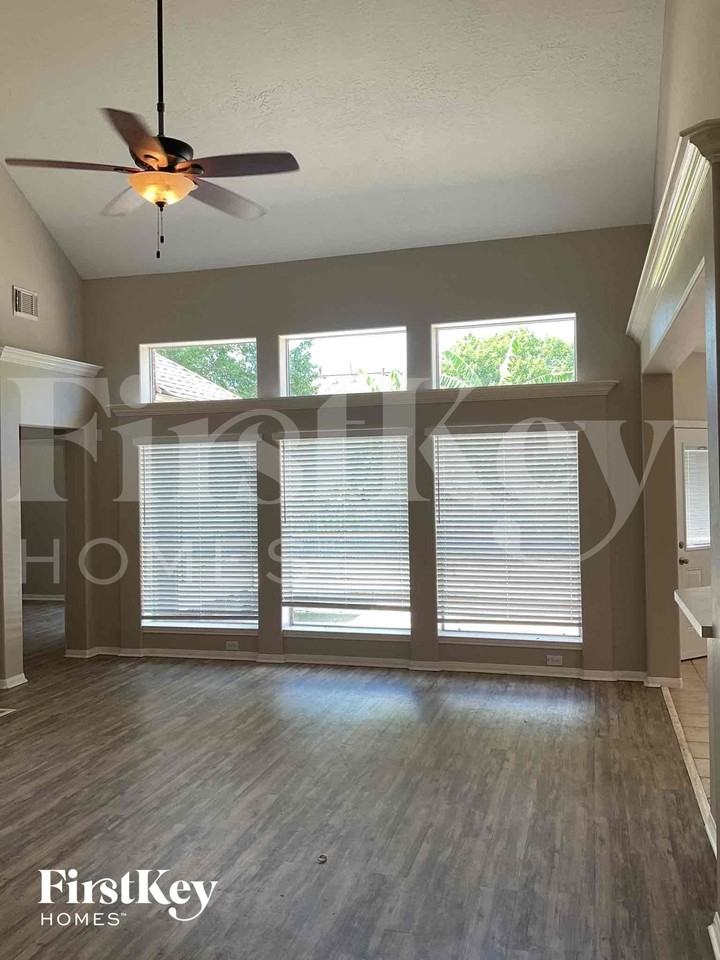 2208 Palm Lagoon Dr - Photo 3 of 12