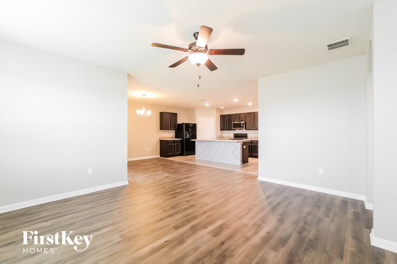 211 Bella Dr - Photo 3 of 15
