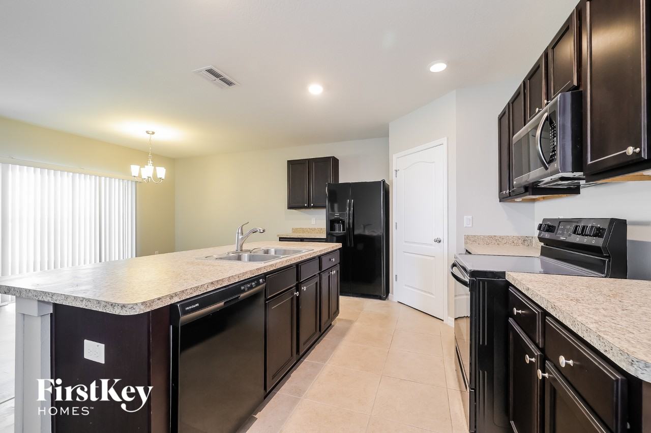 211 Bella Dr - Photo 5 of 15