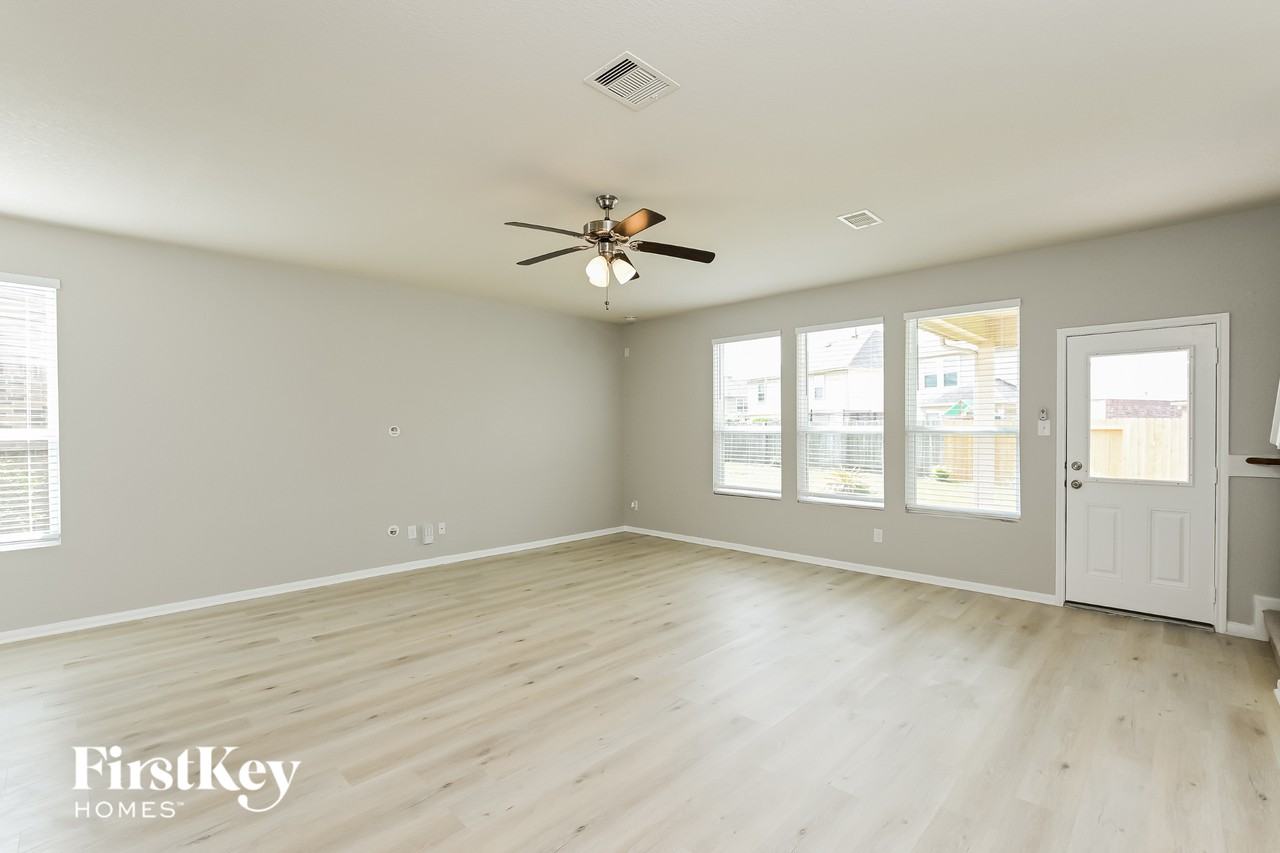 14902 Holland Grove Ct - Photo 3 of 15