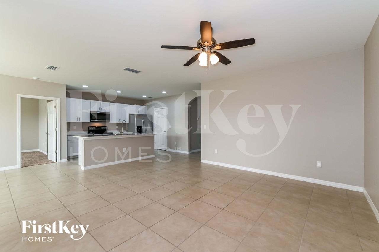 2825 Ne 2nd Ave - Photo 4 of 15