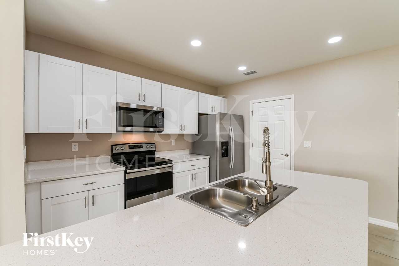 2825 Ne 2nd Ave - Photo 6 of 15