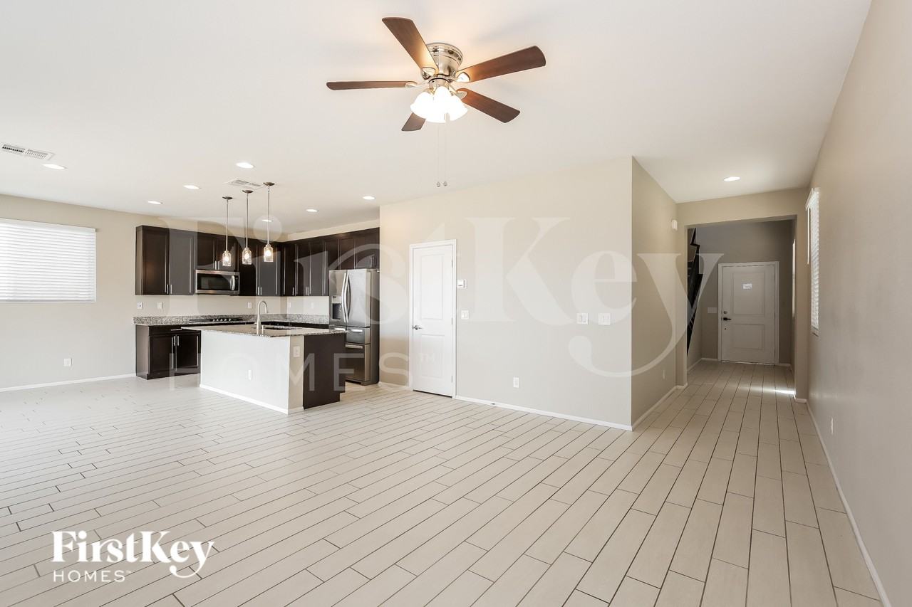 5616 Salt Rock St - Photo 3 of 16