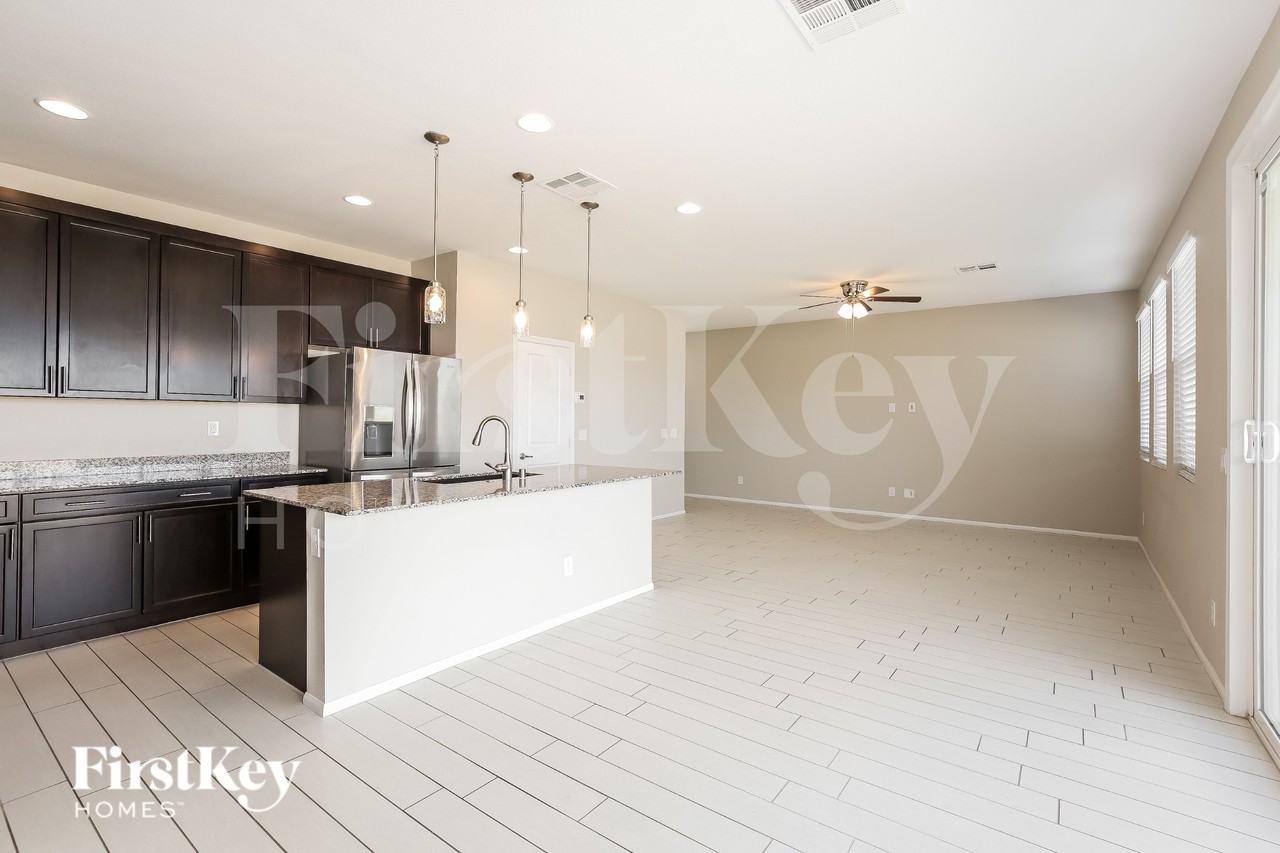5616 Salt Rock St - Photo 5 of 16