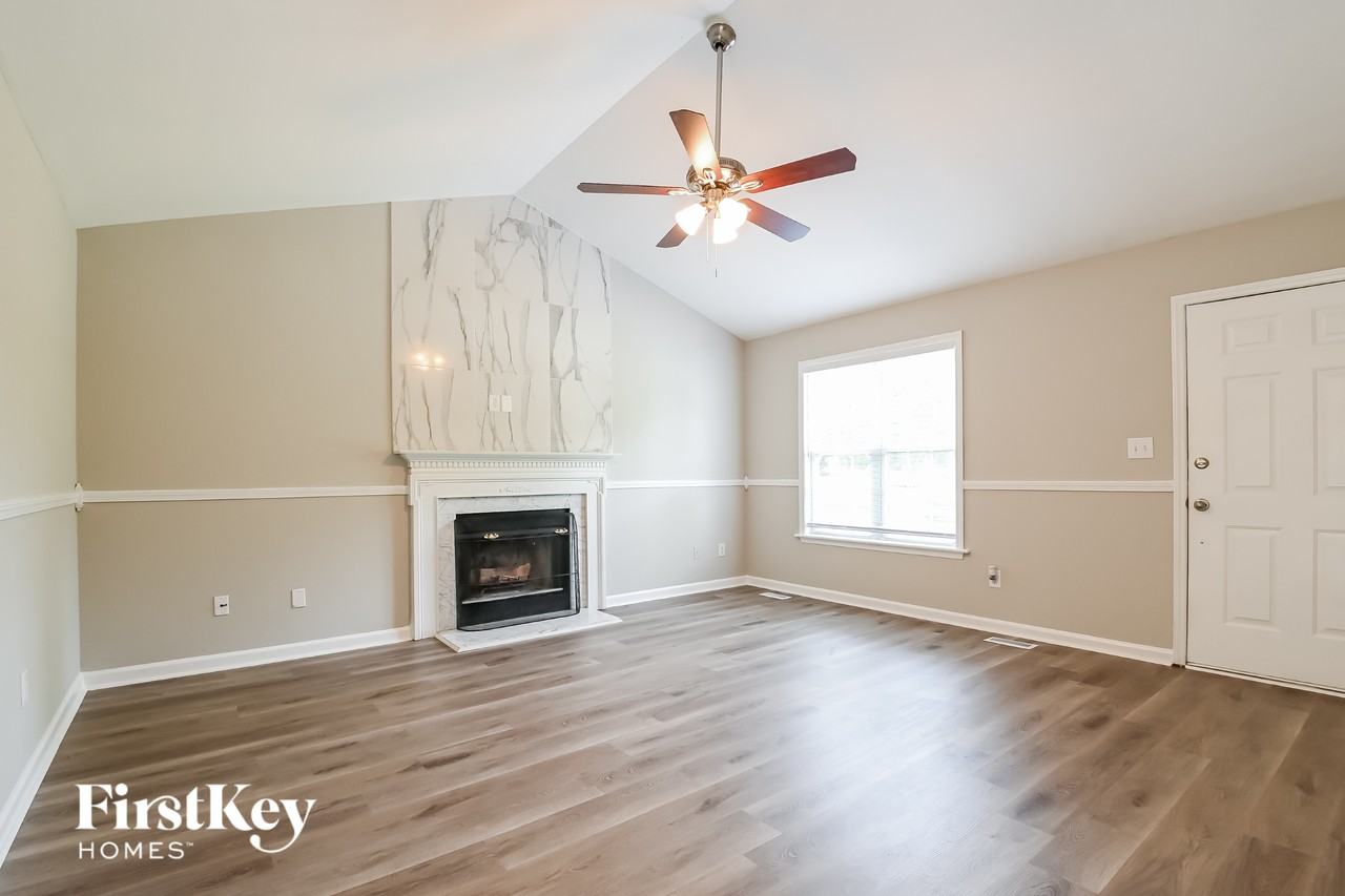 105 Amber Ln - Photo 3 of 15