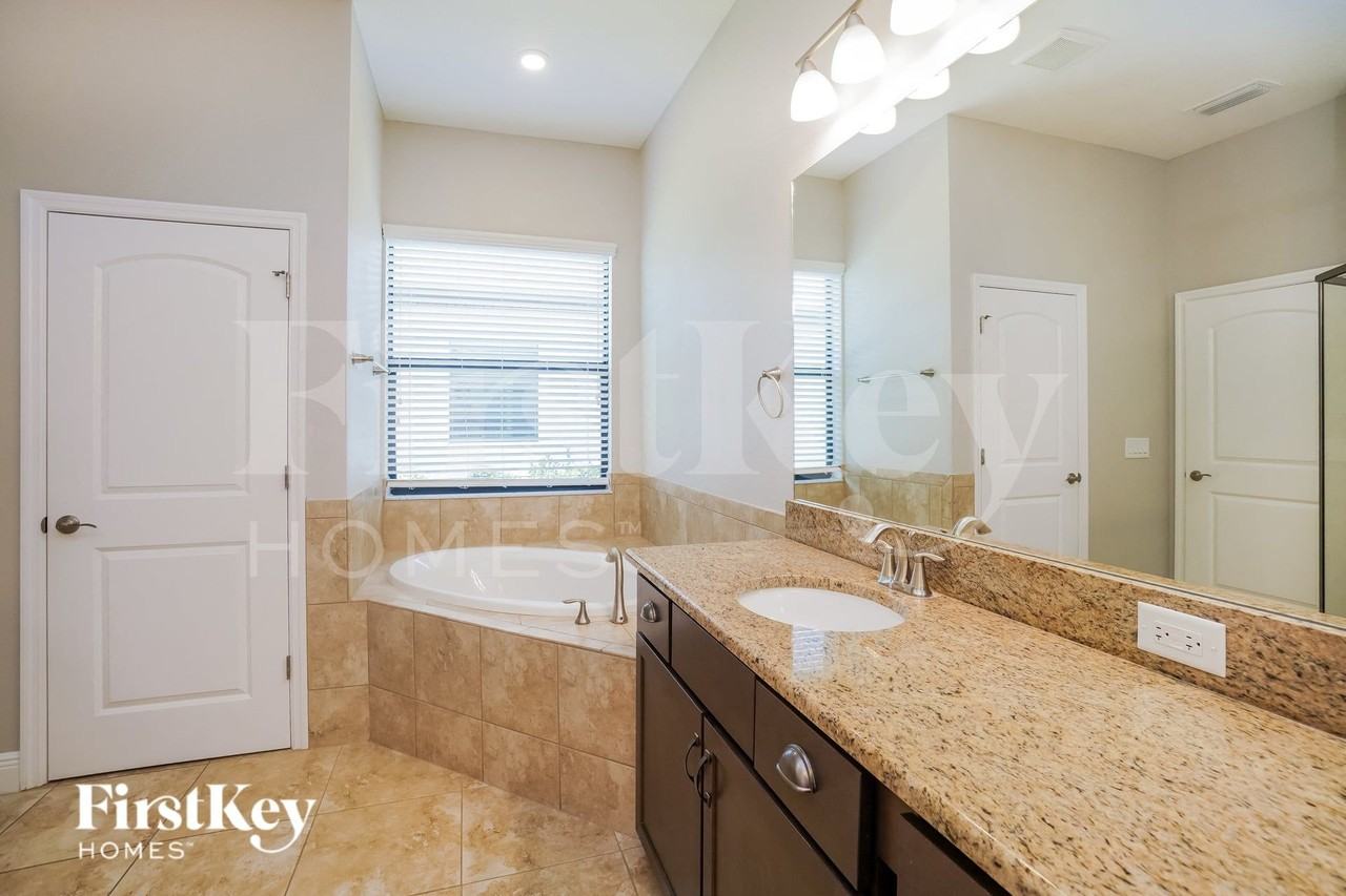 12414 Drakefield Dr - Photo 7 of 16