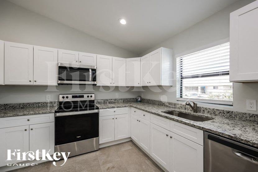 2506 63rd St W - Photo 5 of 15