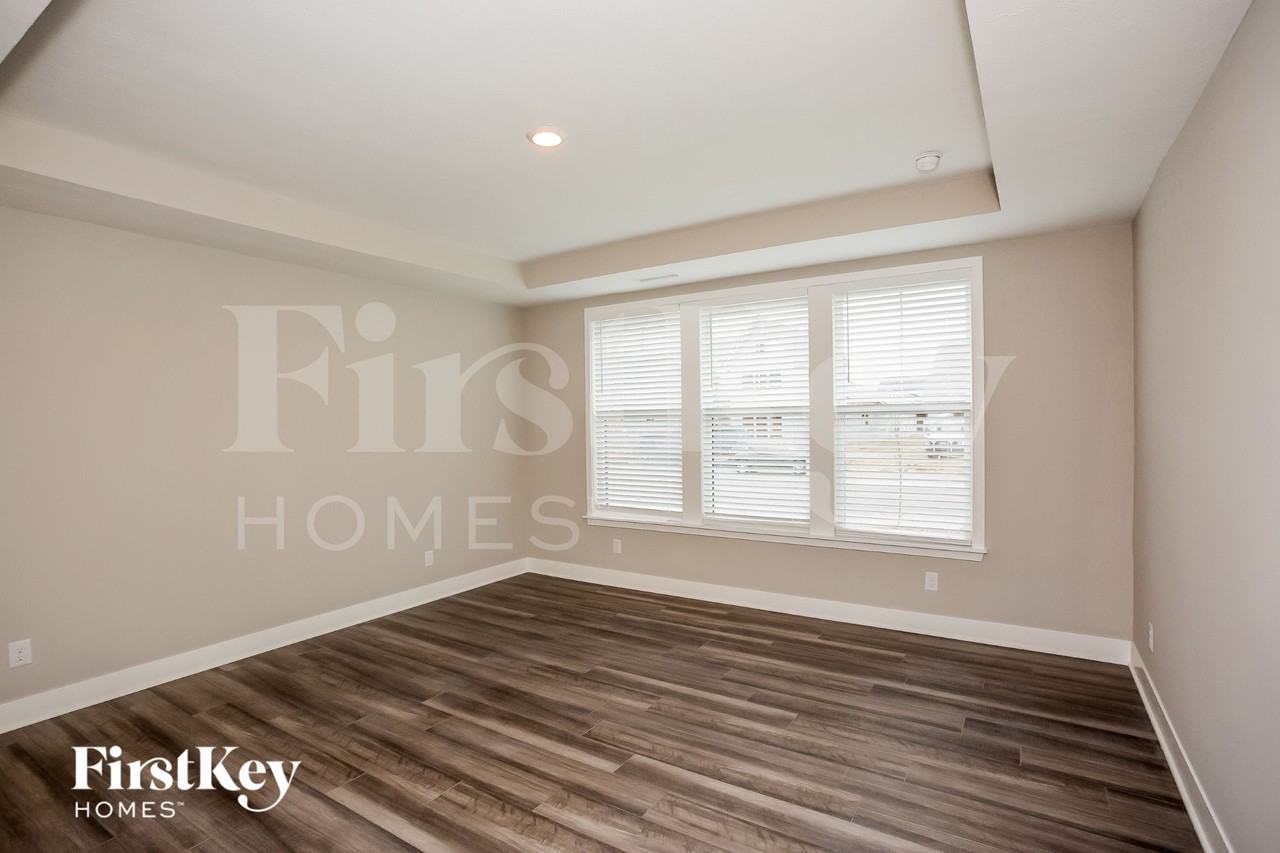 2229 W 171st St - Photo 4 of 15