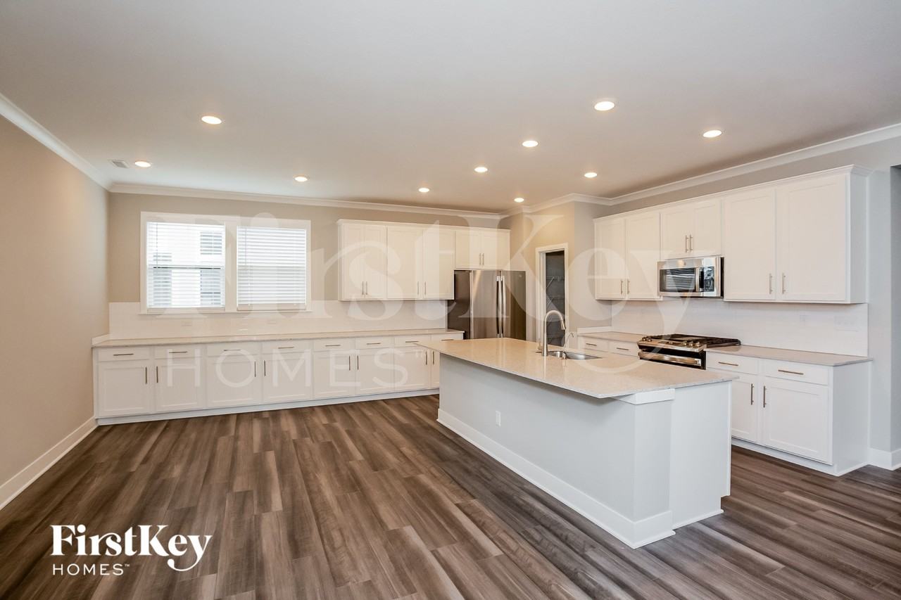 2229 W 171st St - Photo 5 of 15
