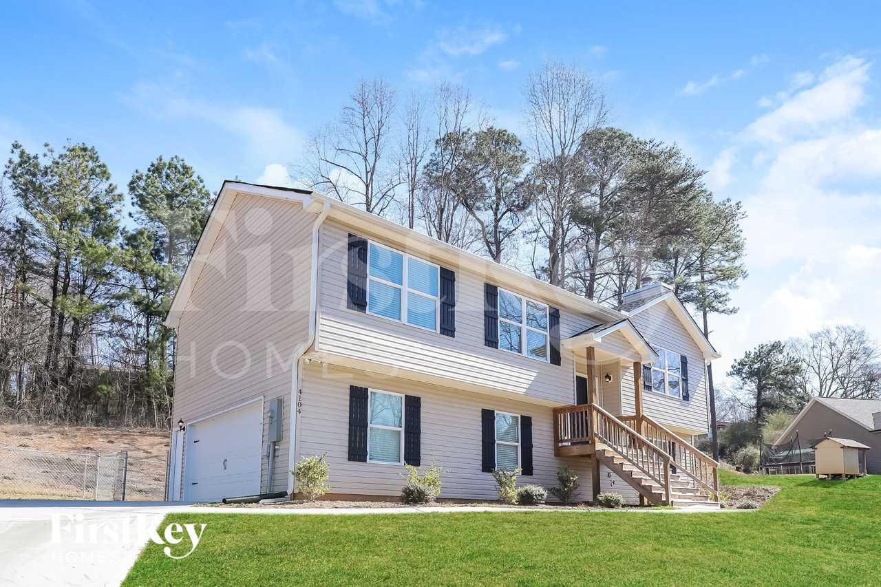 4104 Belvedere Cir - Photo 2 of 15