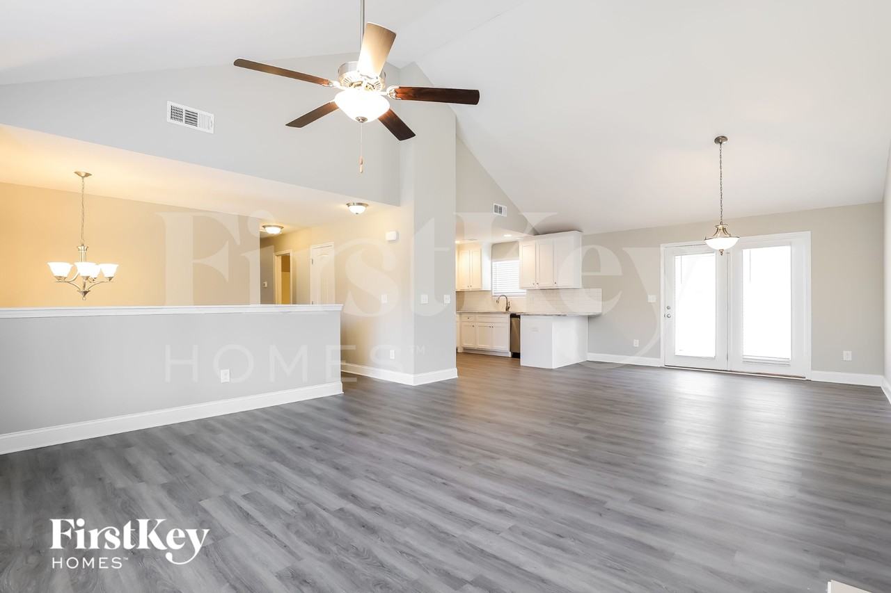 4104 Belvedere Cir - Photo 3 of 15