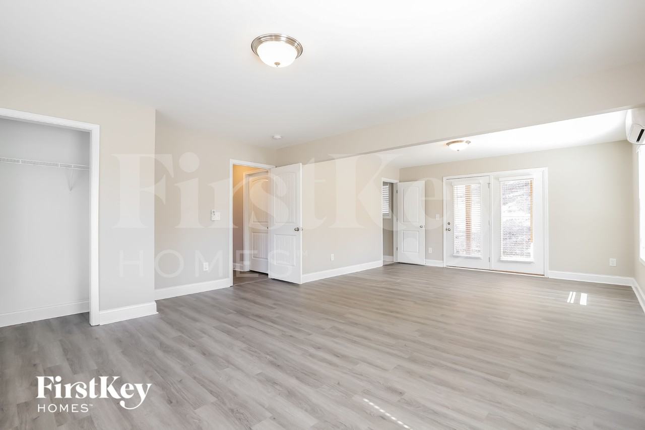 4104 Belvedere Cir - Photo 4 of 15
