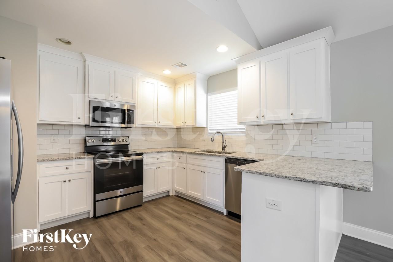 4104 Belvedere Cir - Photo 5 of 15