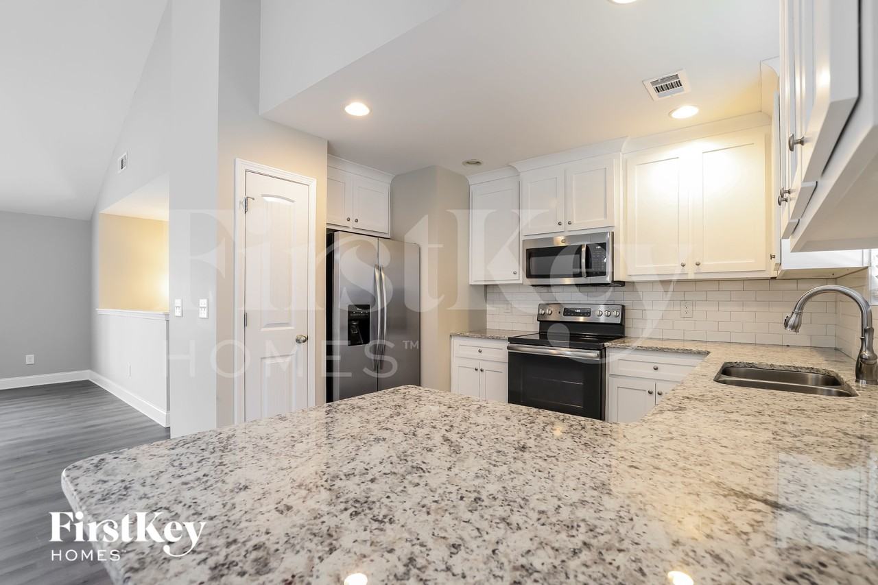4104 Belvedere Cir - Photo 6 of 15