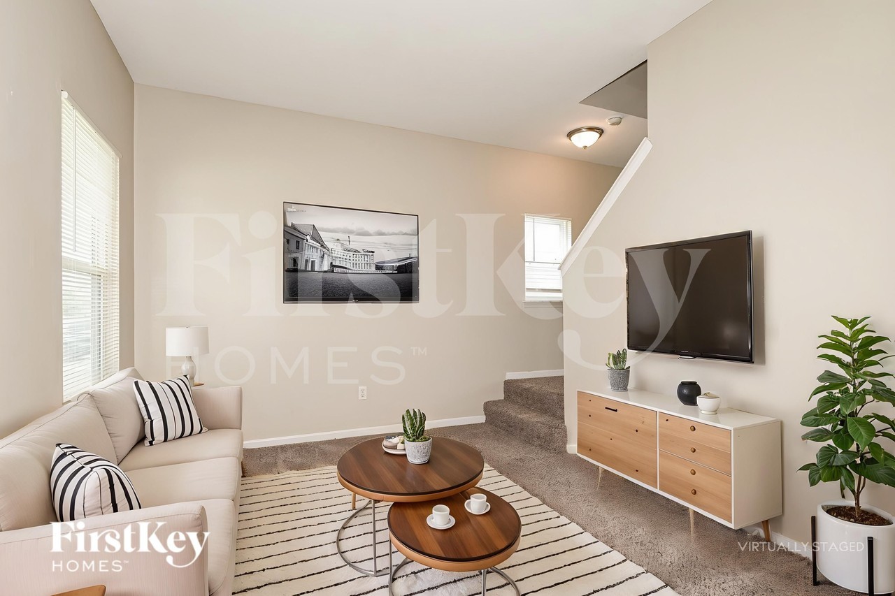 1097 Prince Albert Ct - Photo 4 of 19